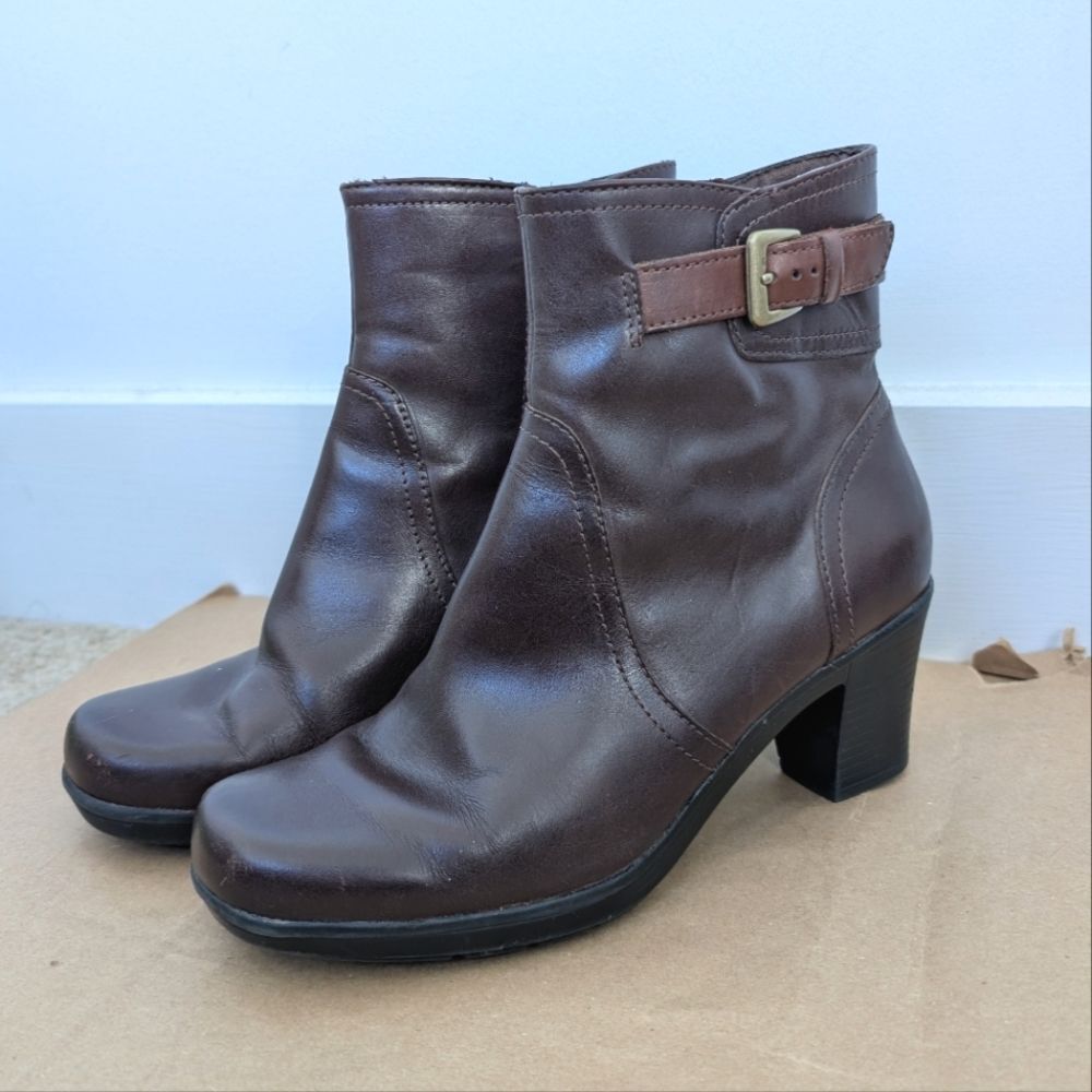 Clark's Bendables Dream Harmony Ankle Booties Equestrian Buckle Detail Sz 7.5